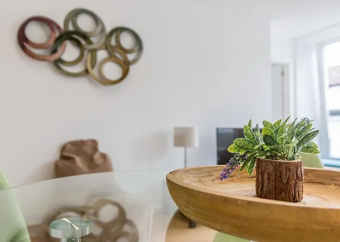 Downtown 44 Πόντα Ντελγκάντα